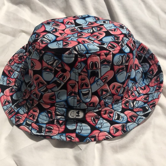 *AWESOME* Pill Bucket Hat in Blue and Pink - Picture 3 of 9